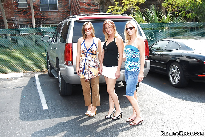 Sweet models are eating each other's lovely twats